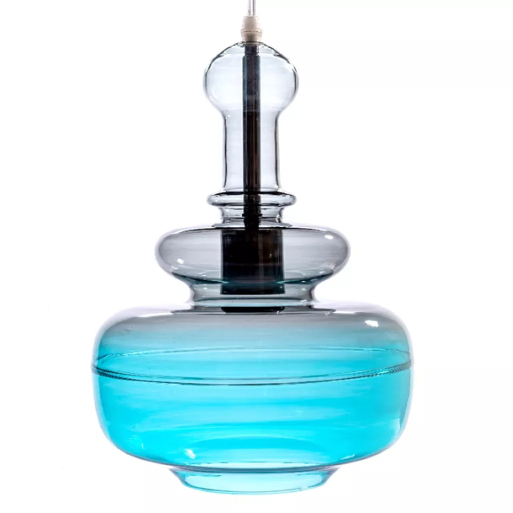 Lampu gantung kaca dengan warna yang bergradasi